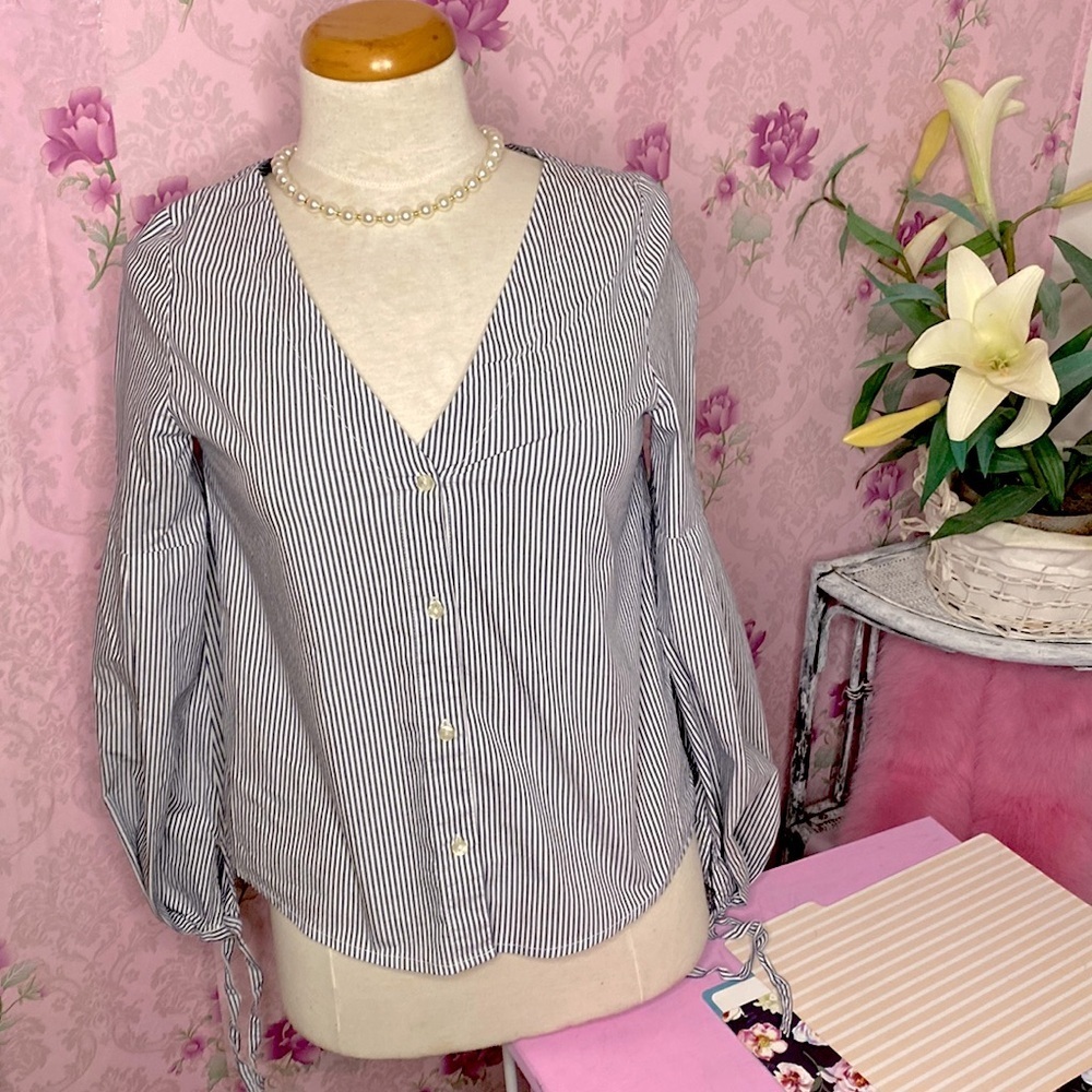 🌹 Bershka 🌹 Blue & White Striped Flounce Sleeve Button Up Shirt
